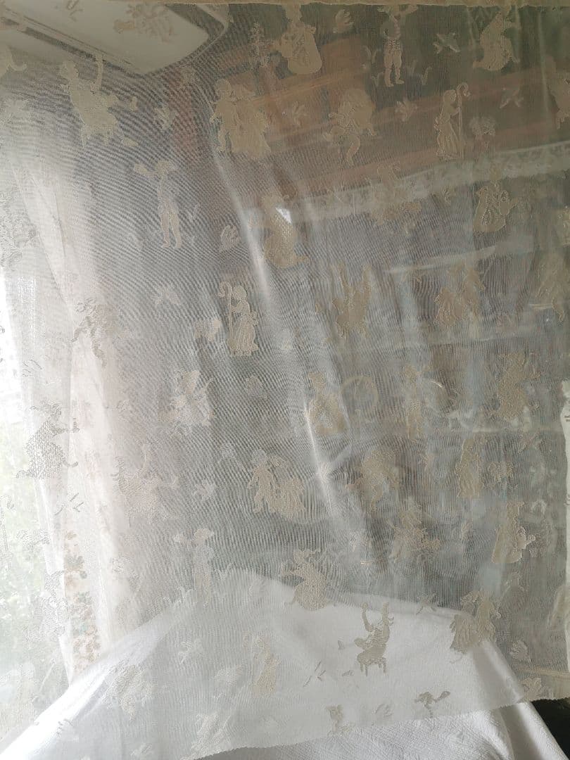 アンティーク お伽話 童話 マドラスレース幅広カーテンパネル ナーサリーライム