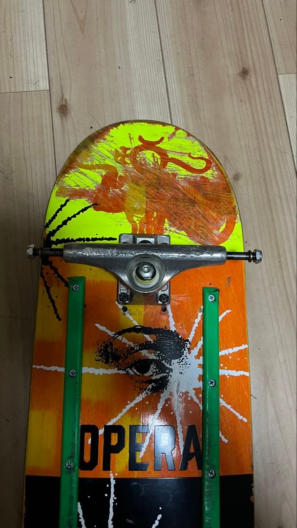 スケボーデッキ2本、トラックセット(バラ売り不可)