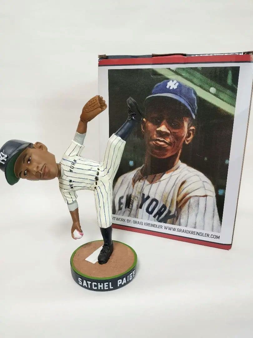 サチェル・ペイジ／”ニューヨークブラックヤンキース” ボブルヘッド人形