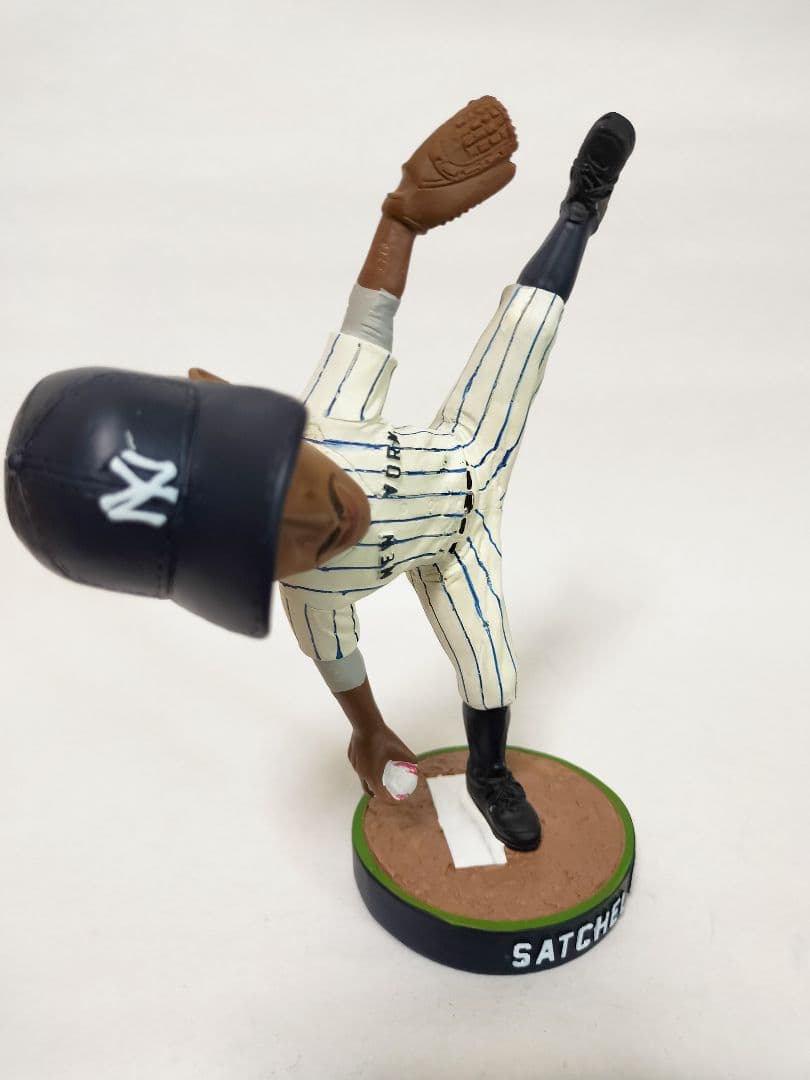 サチェル・ペイジ／”ニューヨークブラックヤンキース” ボブルヘッド人形