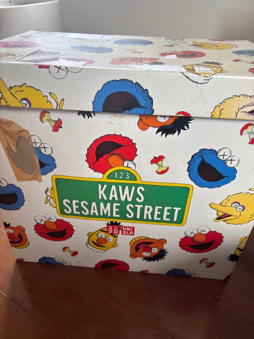【タグ付き】KAWS セサミストリート ぬいぐるみ