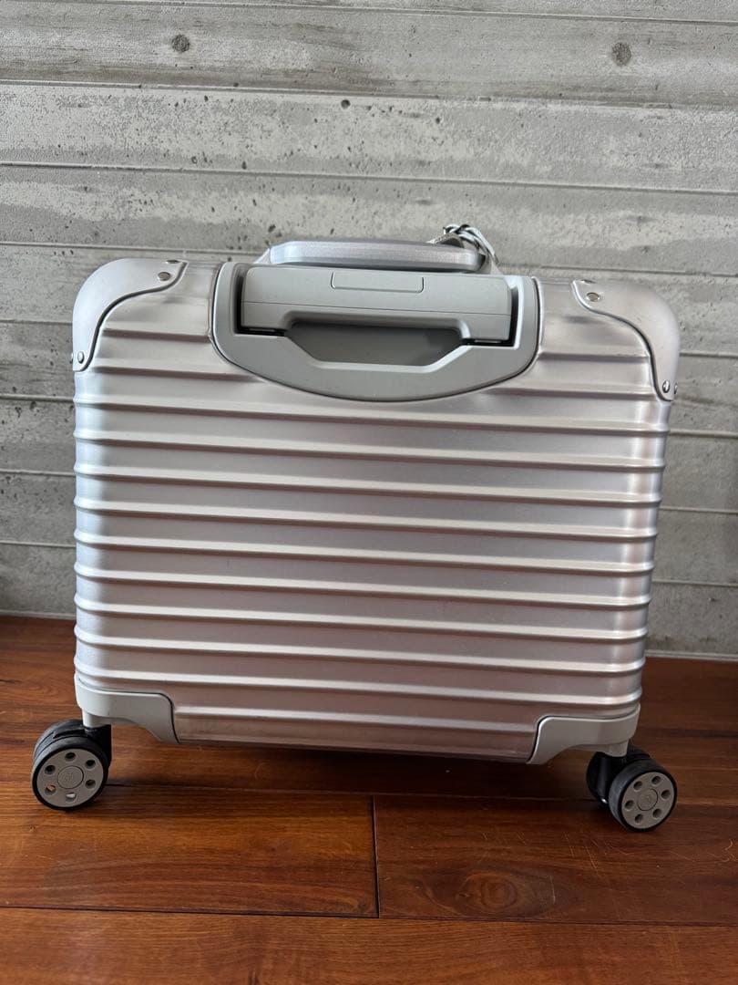 twins　使用回数1回　RIMOWA ORIGINALコンパクト