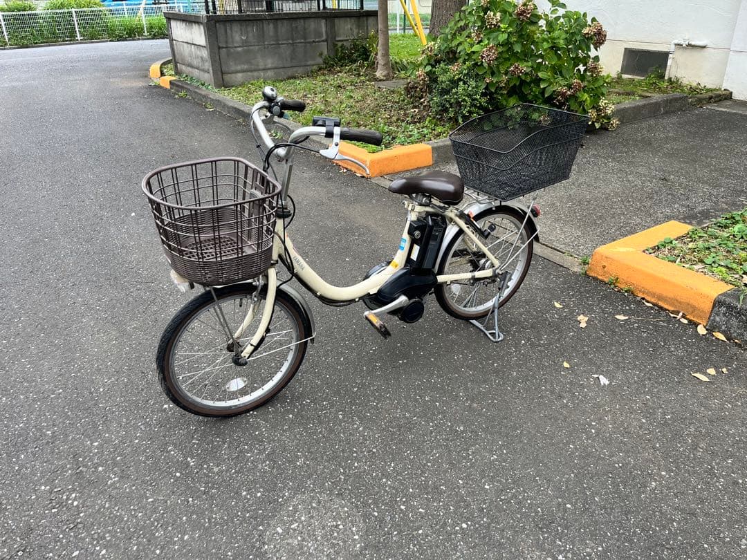 電動アシスト自転車 クリーム色 20インチ　高齢者オススメ