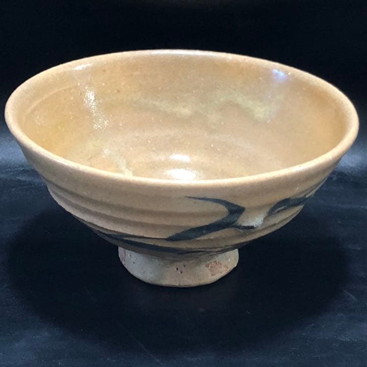 究極の美◼️蔵からかなり古そうな見事な雰囲気の抹茶茶碗が出て来ました。茶道具