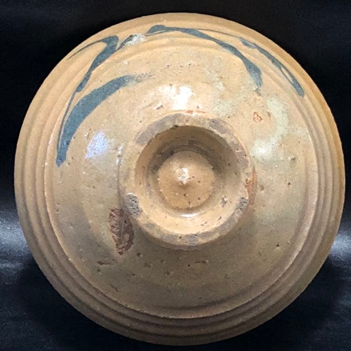 究極の美◼️蔵からかなり古そうな見事な雰囲気の抹茶茶碗が出て来ました。茶道具