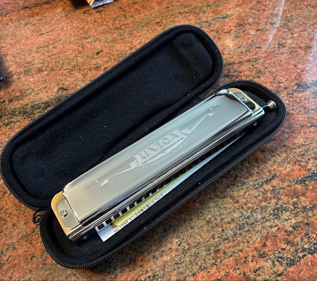 トンボユニカクロマテックハーモニカ 22穴・ケース付き　C調