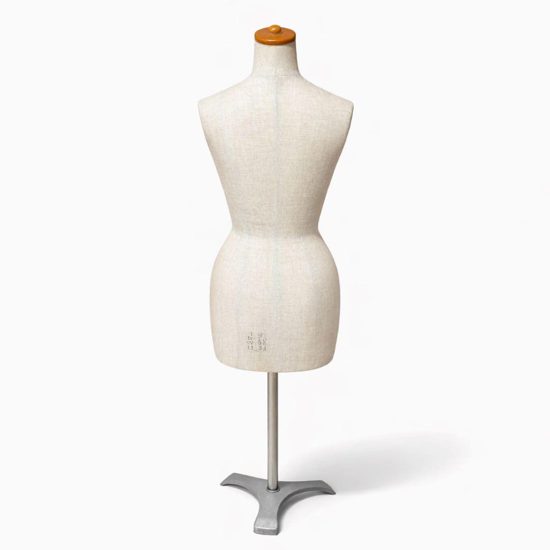 ベージュマネキン シンプルデザイン