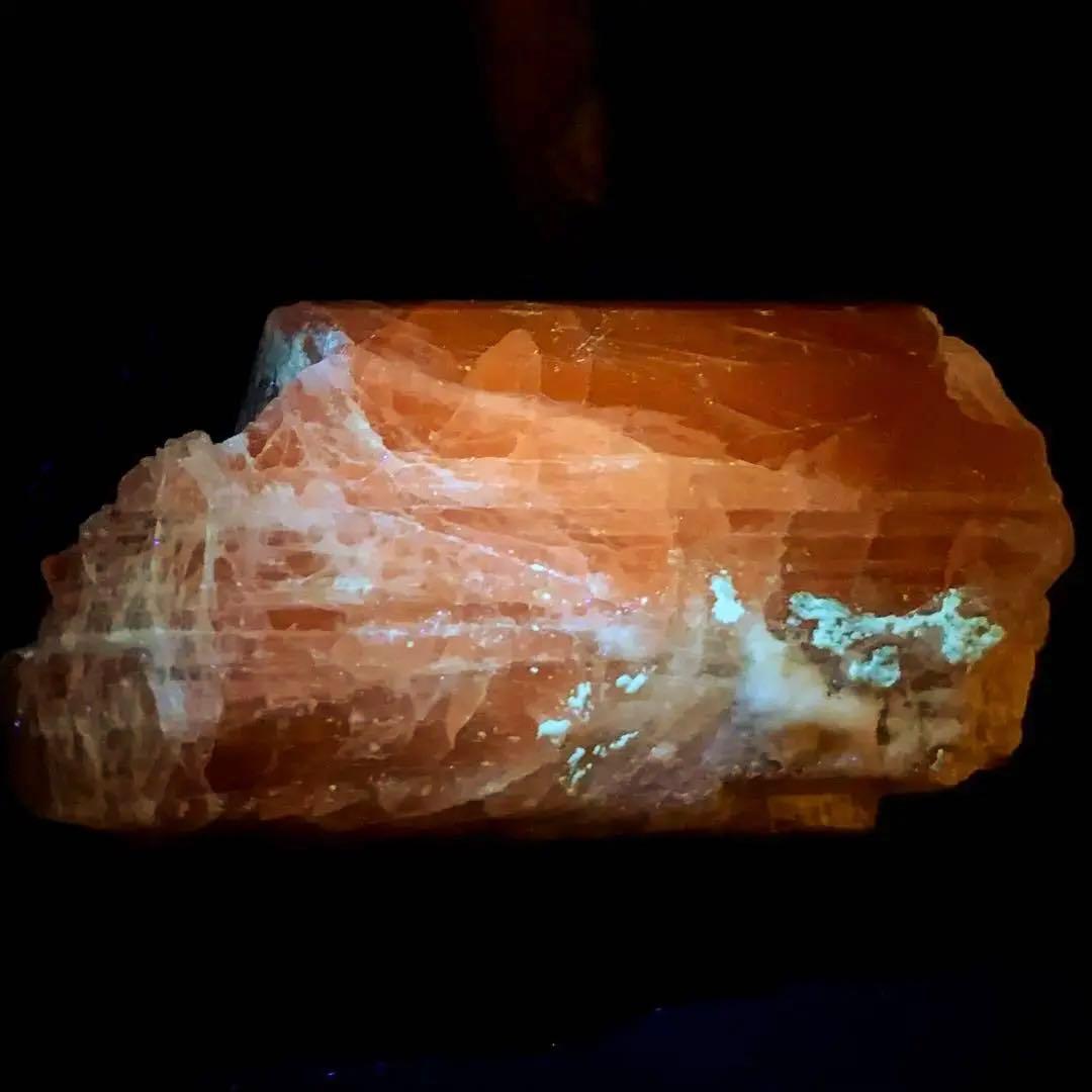 220ct巨大スキャポライト結晶/鉱物標本