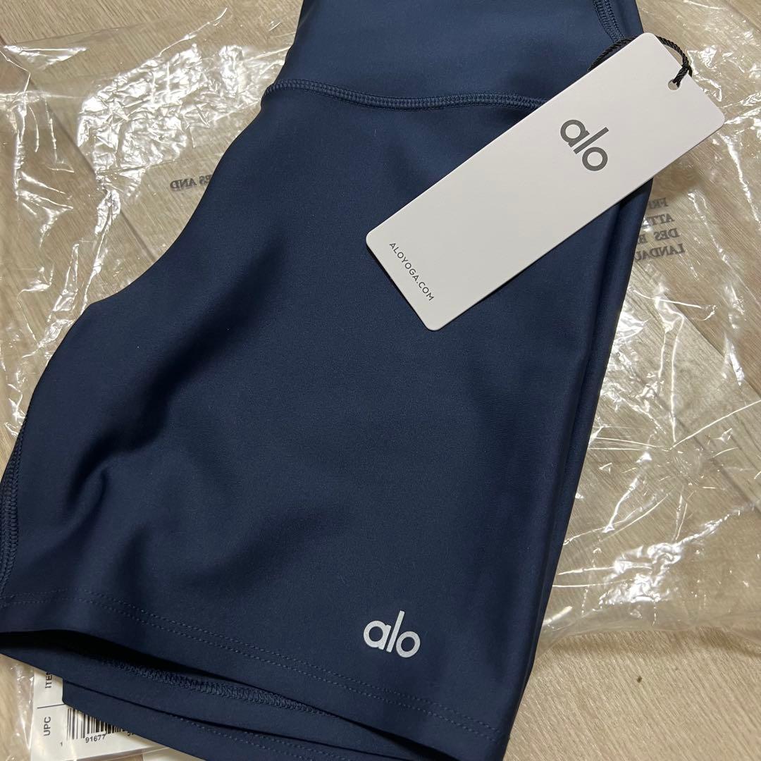 Alo ショートレギンス　5\" Airlift Energy Short