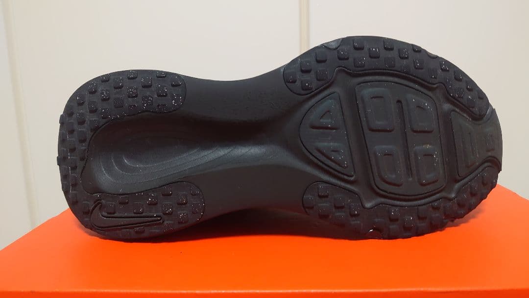 スパイク・シューズ NIKE VOMERO18