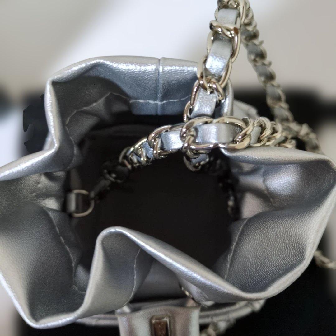 シルバーキルティングショルダーバックノベルティ