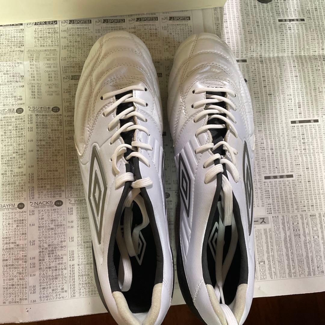 Umbro サッカーシューズ ホワイト/ブラック