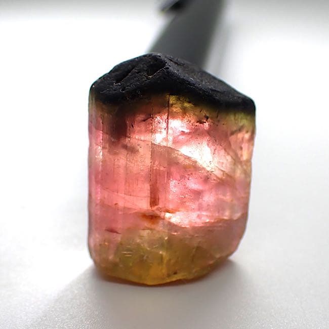 【パキスタン産】トリカラートルマリンの原石