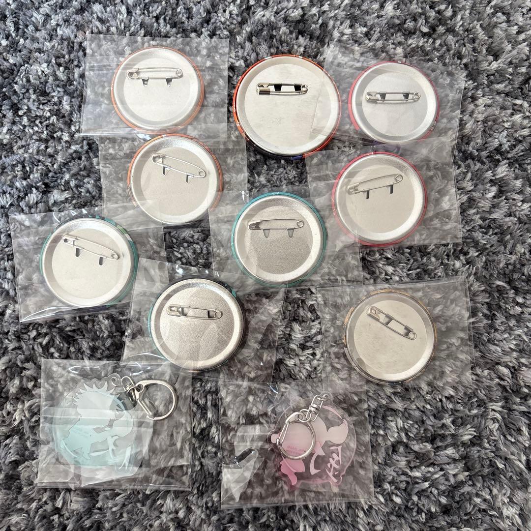 呪術廻戦　虎杖、伏黒、釘崎、七海缶バッチ&キーホルダーセット