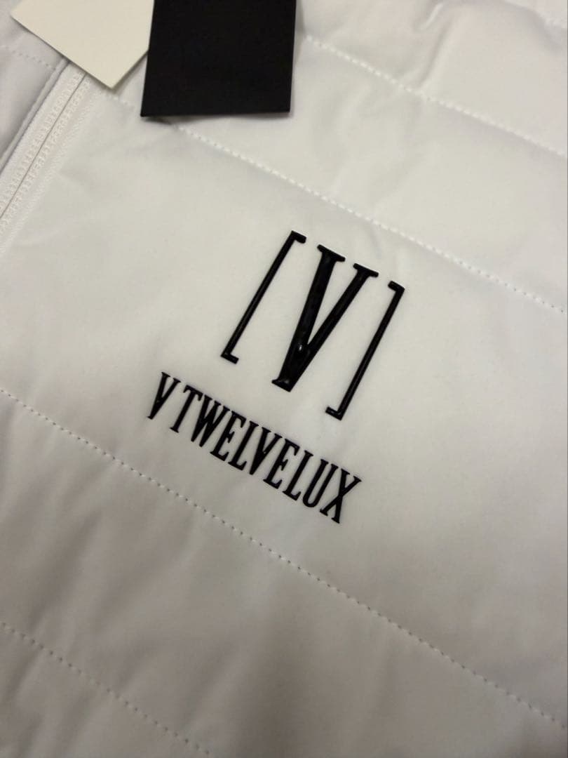 新品未使用正規品【V12/sizeXL】軽量中綿アウター　ストレッチタフタダウン