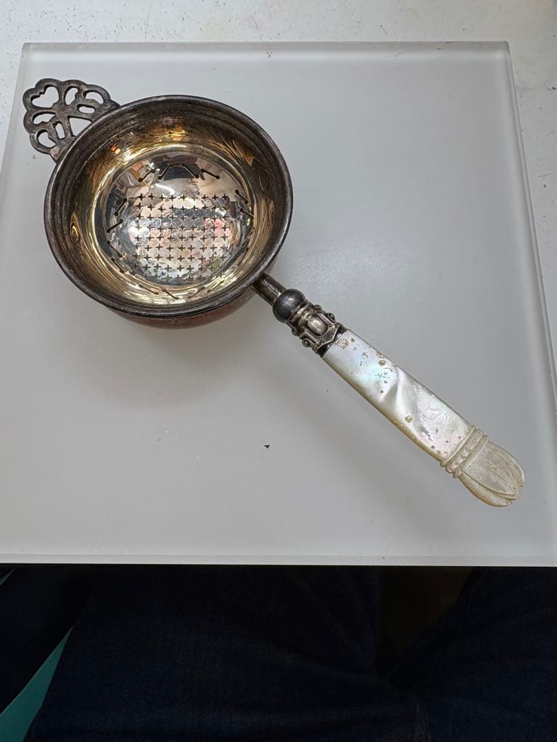 銀製ストレーナー 真珠母貝ハンドル・107g・中古品