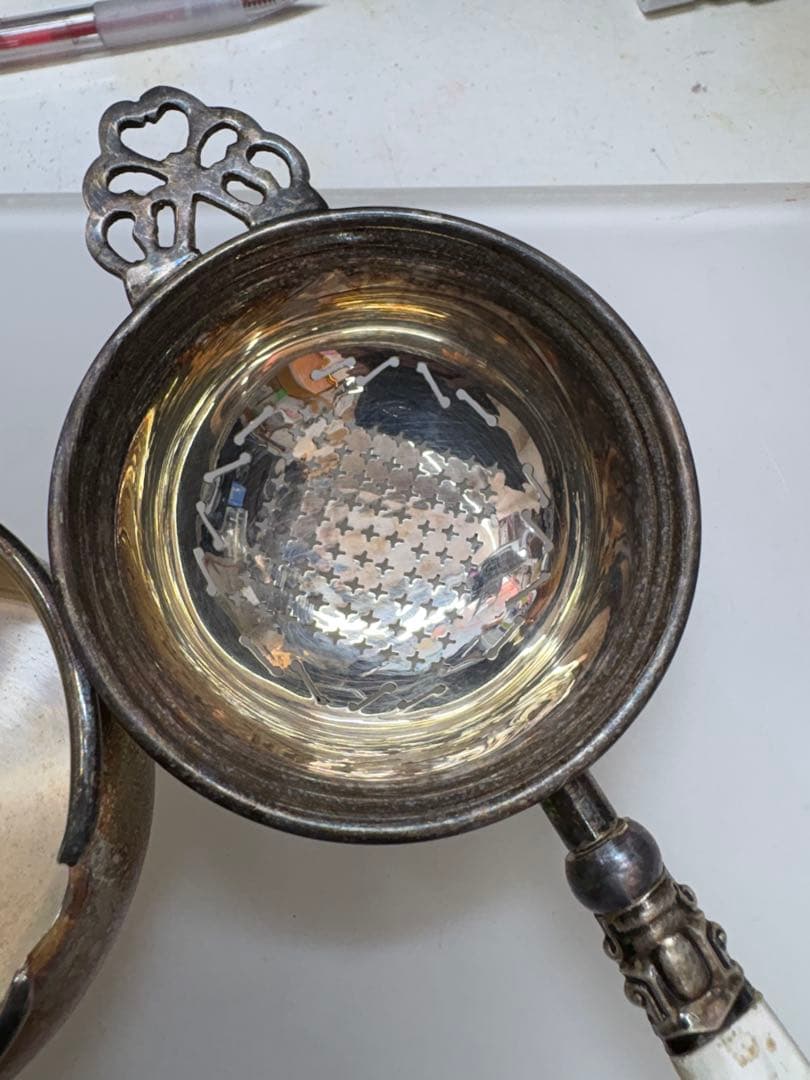 銀製ストレーナー 真珠母貝ハンドル・107g・中古品