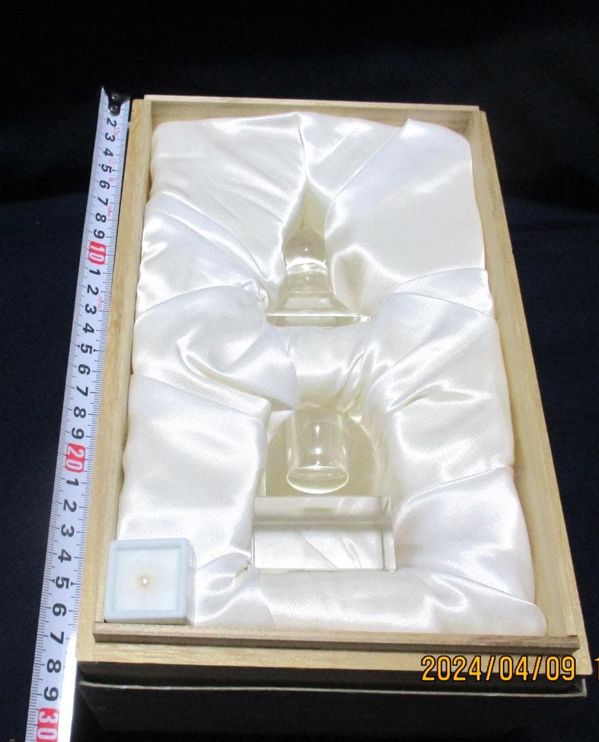 五輪塔　天然水晶　美術工芸品　伝統工芸品　証明書付き　風水　山梨県水晶美術彫刻