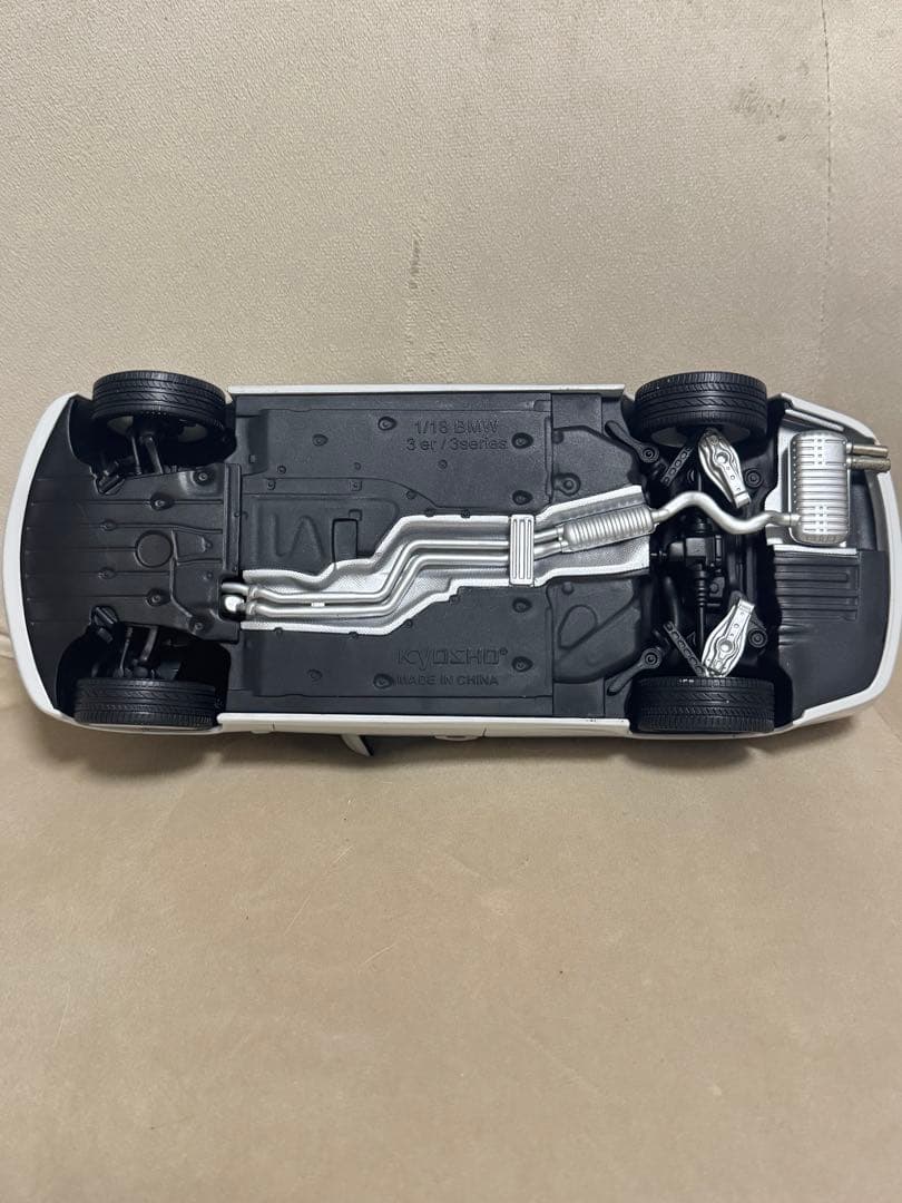 1/18 京商  330i E90 ホワイト