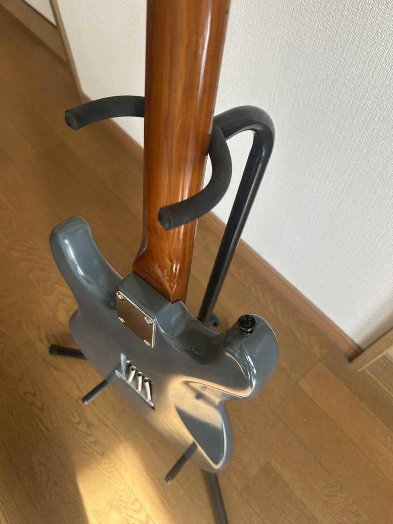 ラッカー塗装 SSHコンポーネント アルニコV ネック他各部新品のストラト