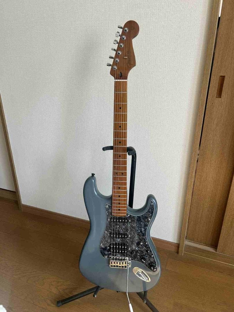 ラッカー塗装 SSHコンポーネント アルニコV ネック他各部新品のストラト