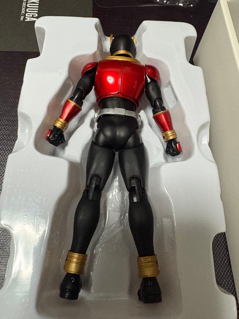 真骨彫　フィギュアーツ　仮面ライダークウガ