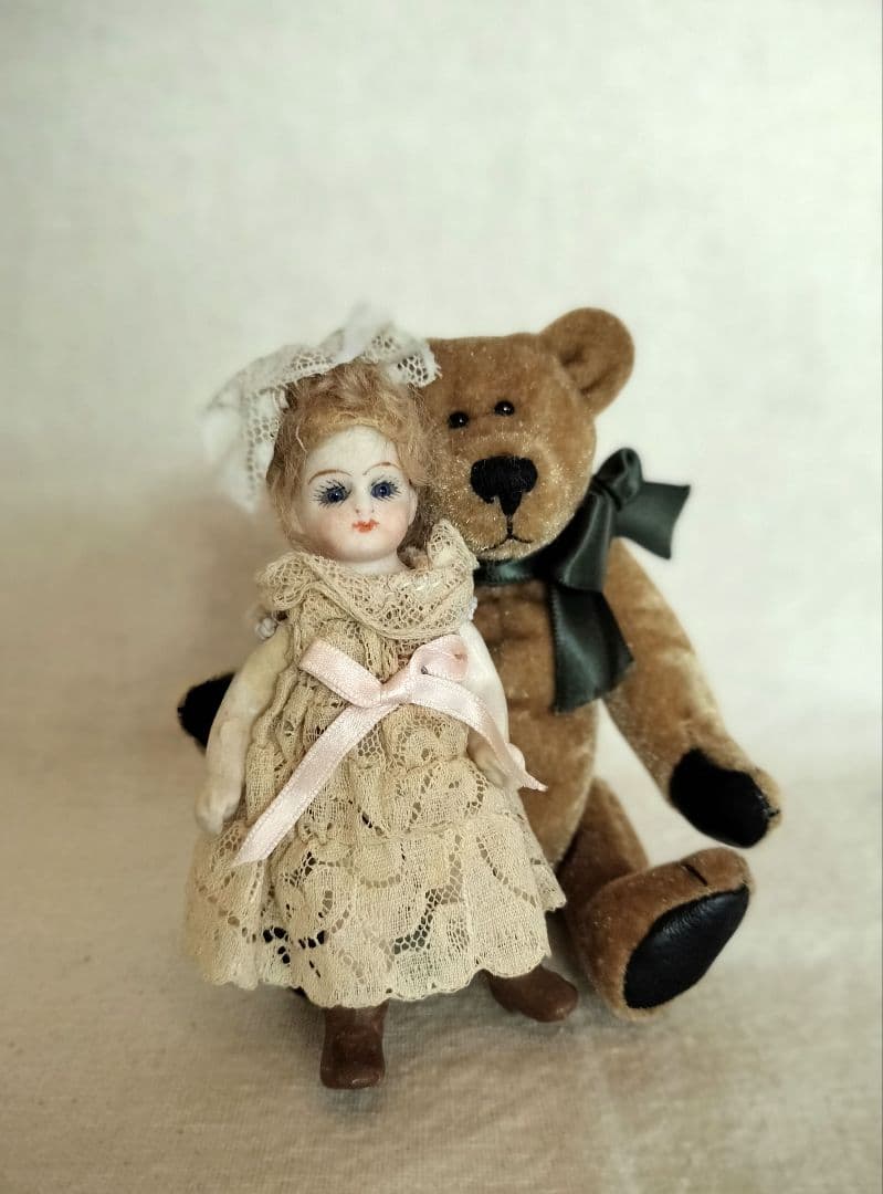 ③アンティーク　ミニョネット　ビスクドール