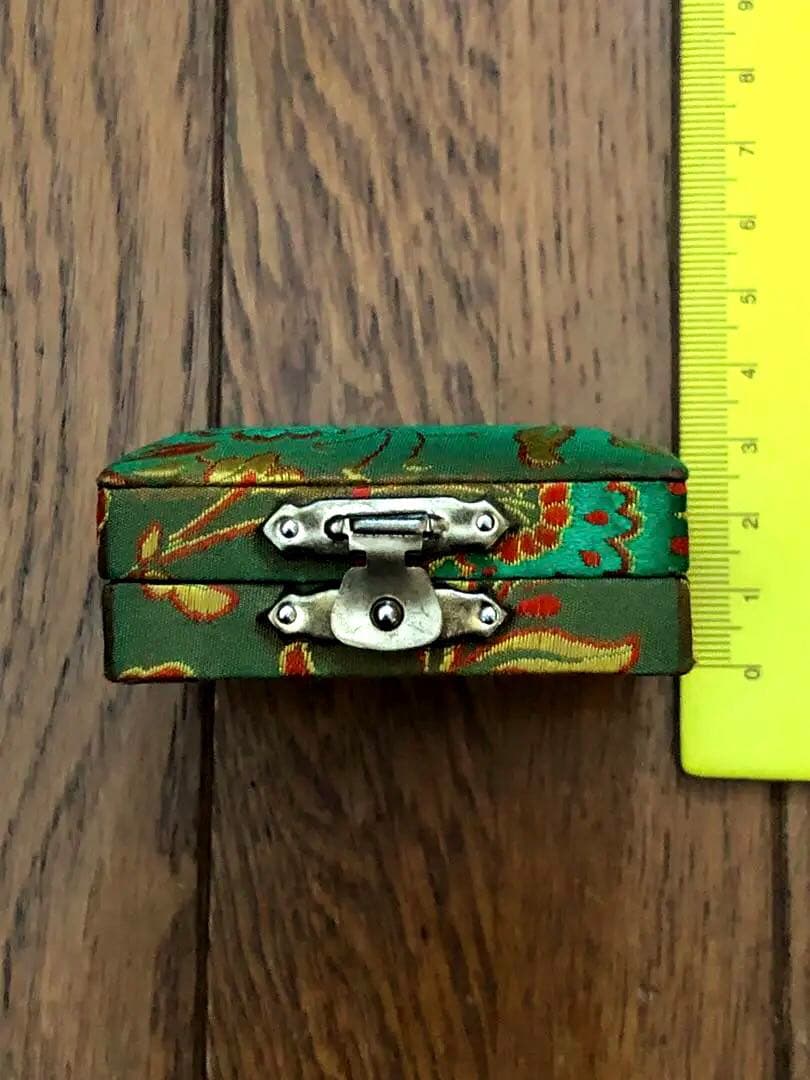 金色メダル 女性・男性デザイン