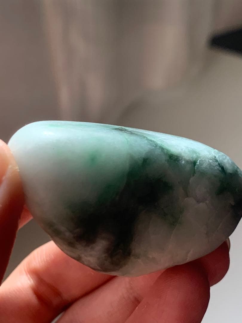 糸魚川ひすい極上海石　67g 翡翠　鉱物標本　コン沢　水石　根付　糸魚川翡翠