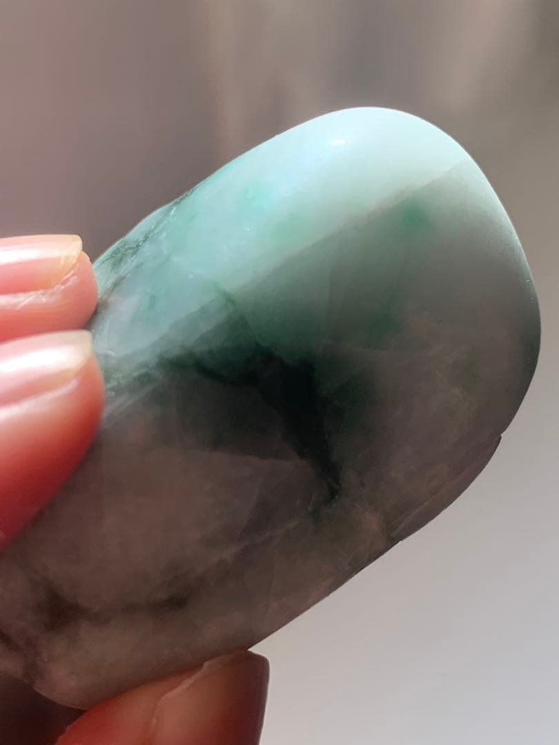 糸魚川ひすい極上海石　67g 翡翠　鉱物標本　コン沢　水石　根付　糸魚川翡翠