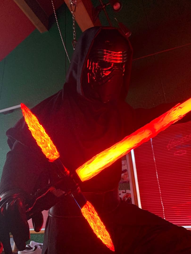 スターウォーズ　カイロレン　店舗向き