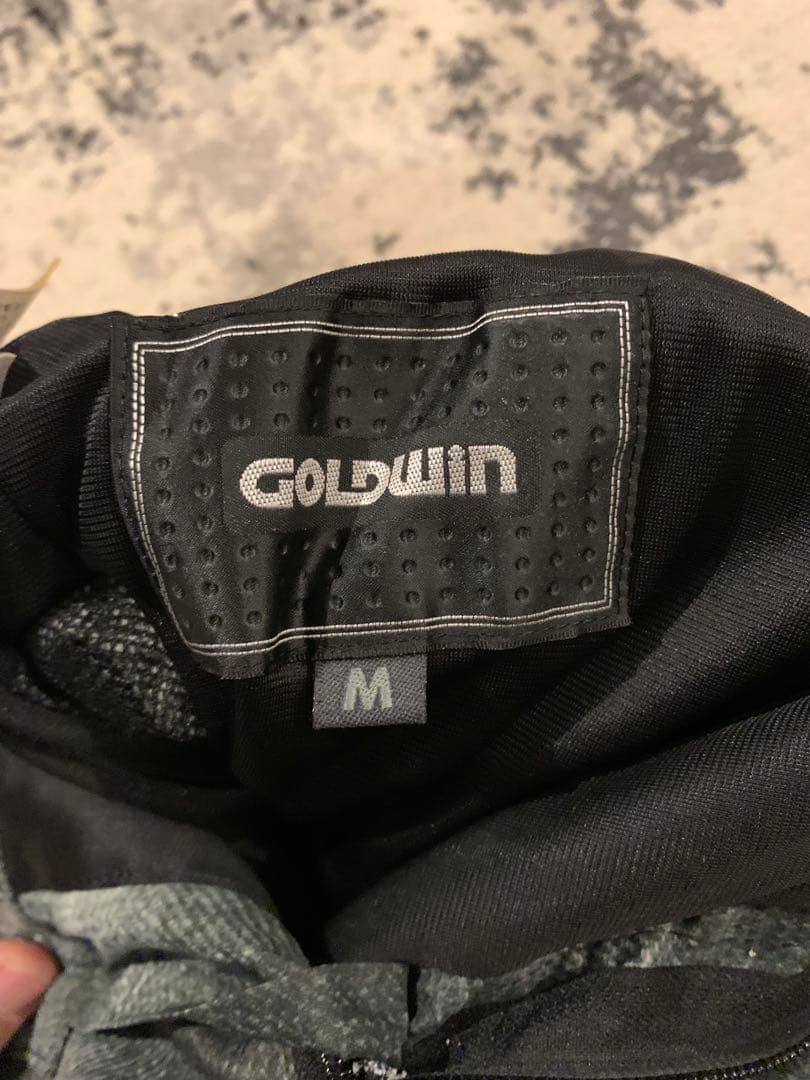 ゴールドウィン　スキーウエア上下セット　Mサイズ