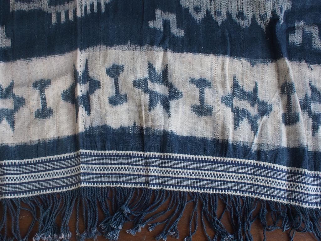インドネシア スンバ島のイカット 藍染２