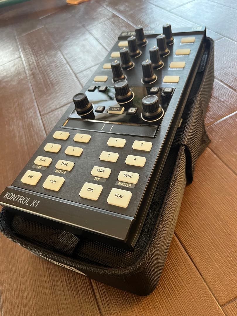 DJ機材 TRAKTOR Kontrol X1 MK2