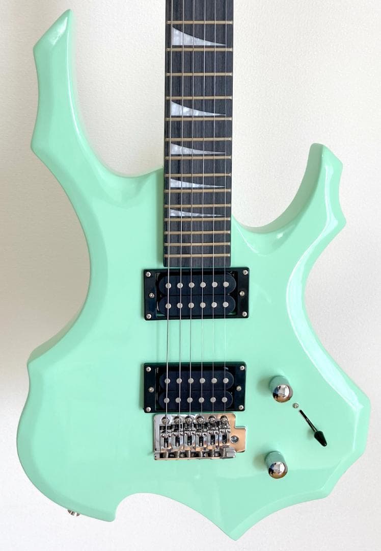 変形タイプ　エレキギター 　サーフグリーン　美品　シンクロナイズドトレモロ