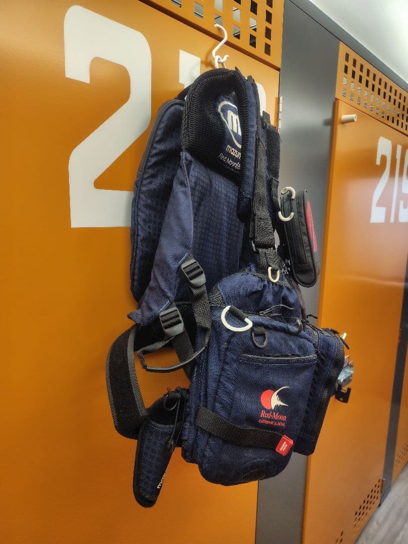 mazume Moon18TH ライフジャケット ネイビー