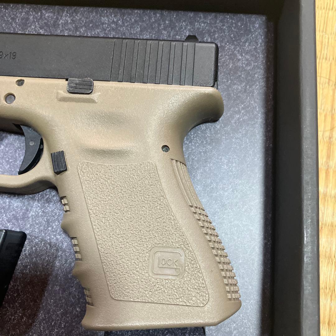 東京マルイ　GLOCK 19 3rd Generation タンカラーフレーム