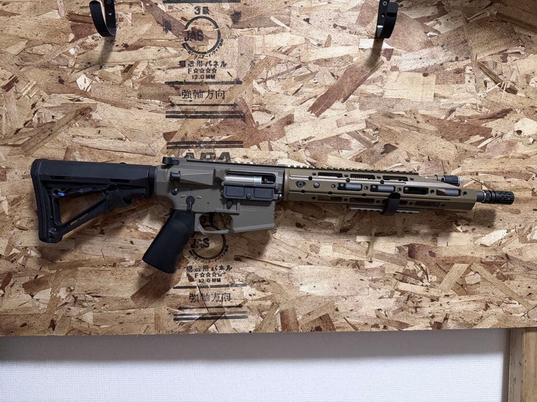 M4 R5風 電動ガン Leviathan-V2 マガジン6本　バッテリー付き