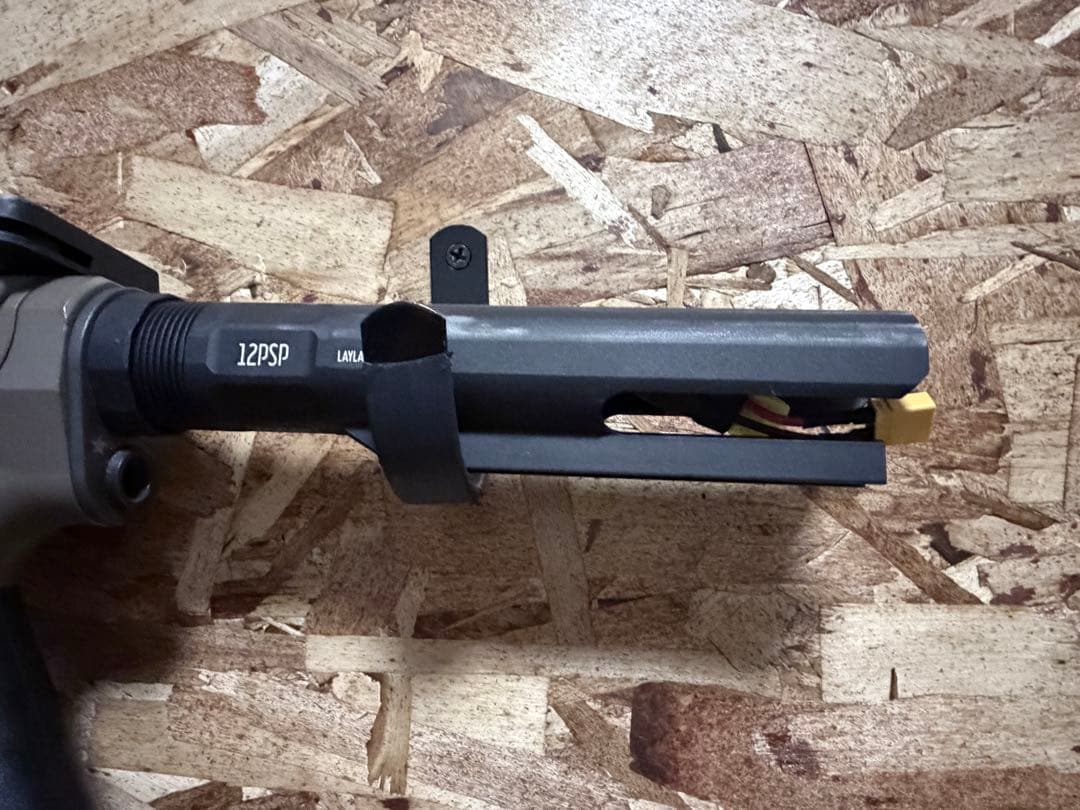 M4 R5風 電動ガン Leviathan-V2 マガジン6本　バッテリー付き