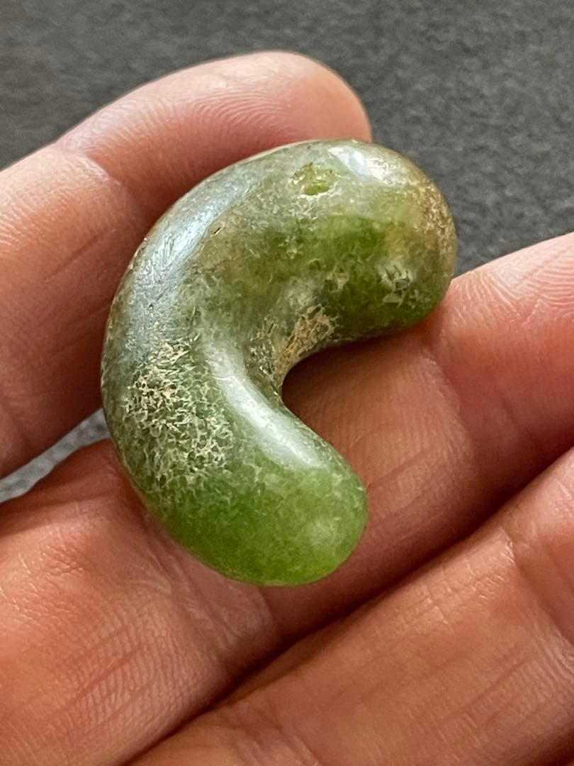 古墳時代翡翠勾玉アップルグリーン