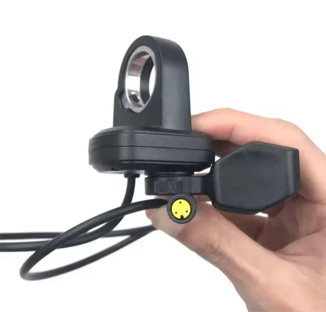 MATE スロットルは左側に設置します