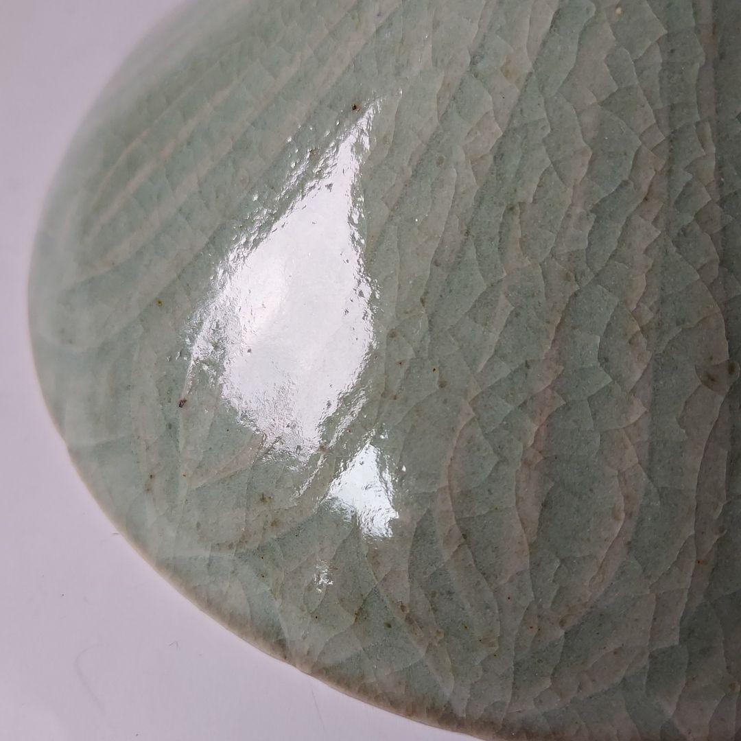 青磁の平茶碗