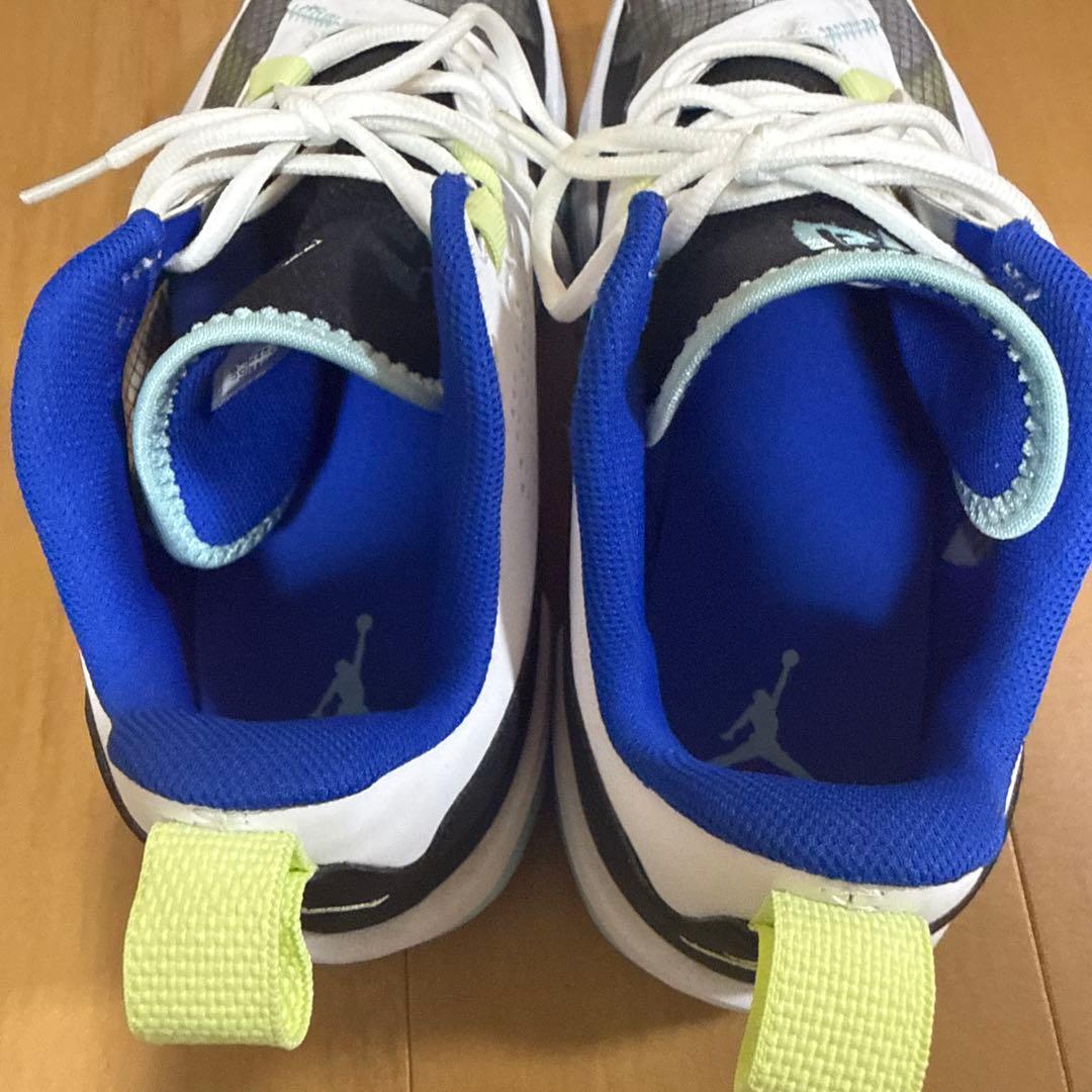 Jordan バスケットボールシューズ ホワイト/ブラック/ブルー/イエロー