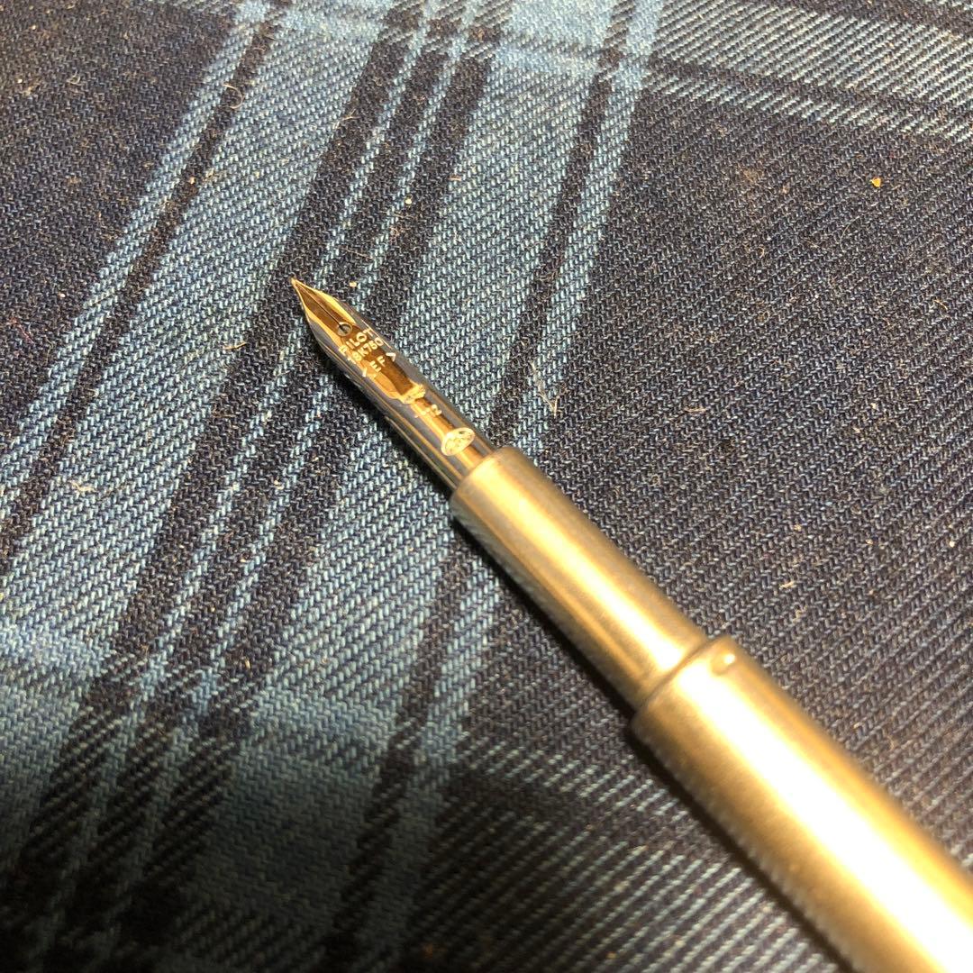 キャップレス万年筆デシモ　2009年限定　パールレッド　ラメ入り赤　極細字ＥＦ