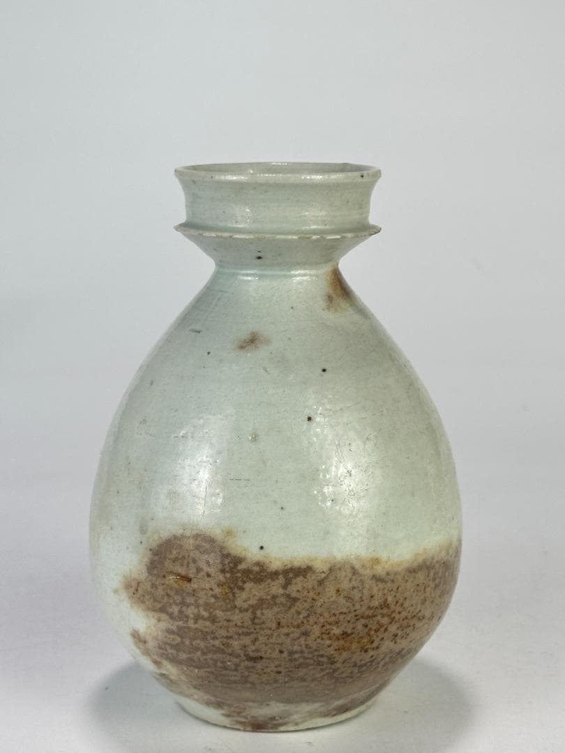 韓国美術　李朝時代　白磁　朝鮮王朝時代　後期の白磁瓶　徳利