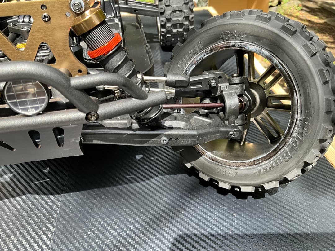 1/8 電動トラックRTR　ブラックパンサー