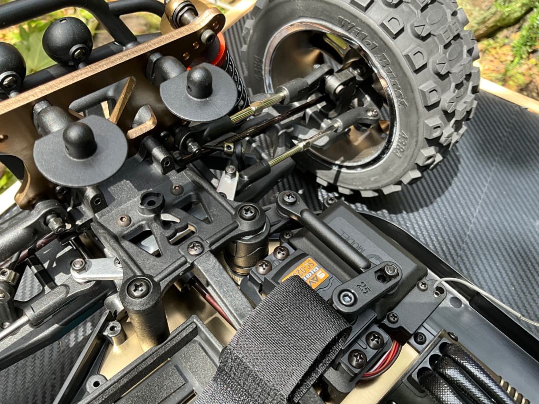 1/8 電動トラックRTR　ブラックパンサー