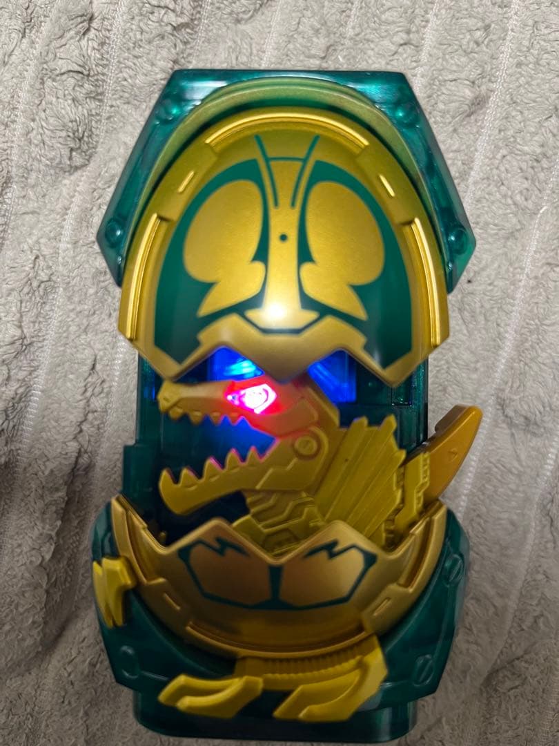 仮面ライダーリバイス　ゴールドスピノバイスタンプ　限定品　ボルケーノスタンプ