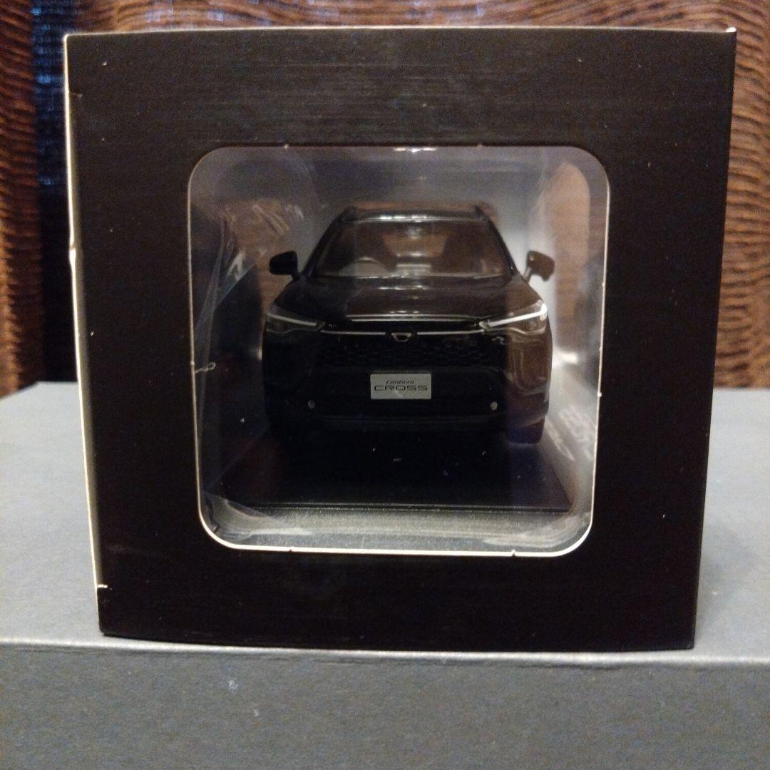 新型カローラクロス(2025年5月発表　後期型)ブラックマイカ　1/30ミニカー