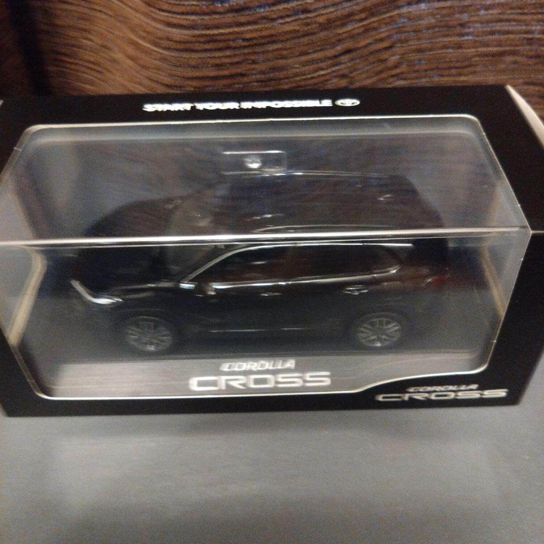新型カローラクロス(2025年5月発表　後期型)ブラックマイカ　1/30ミニカー